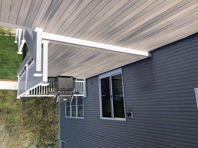 Full composite deck layout with sliding door access